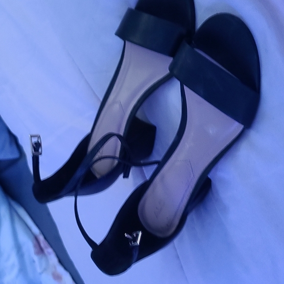 Shoes - Picture 2 of 4